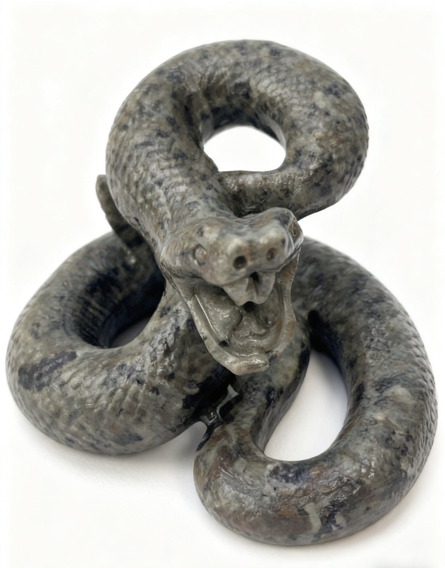 Different materials snake carving natural crystals.7cm