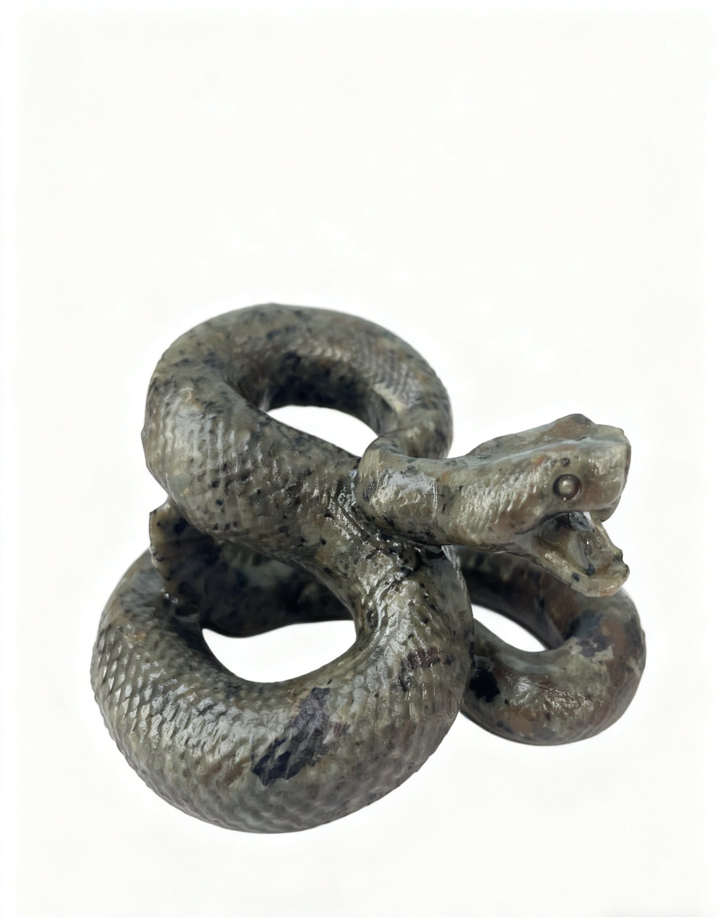 Different materials snake carving natural crystals.7cm