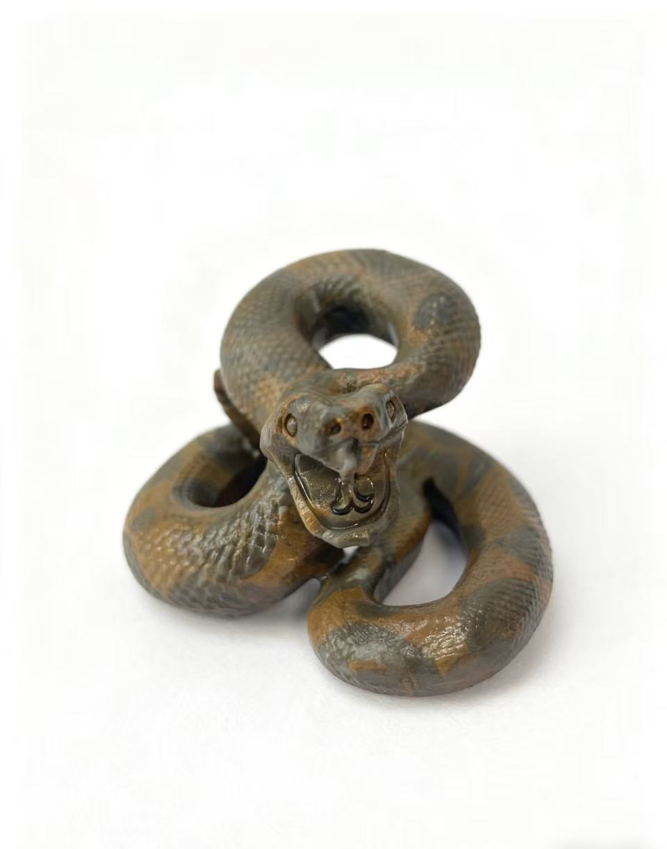 Different materials snake carving natural crystals.7cm