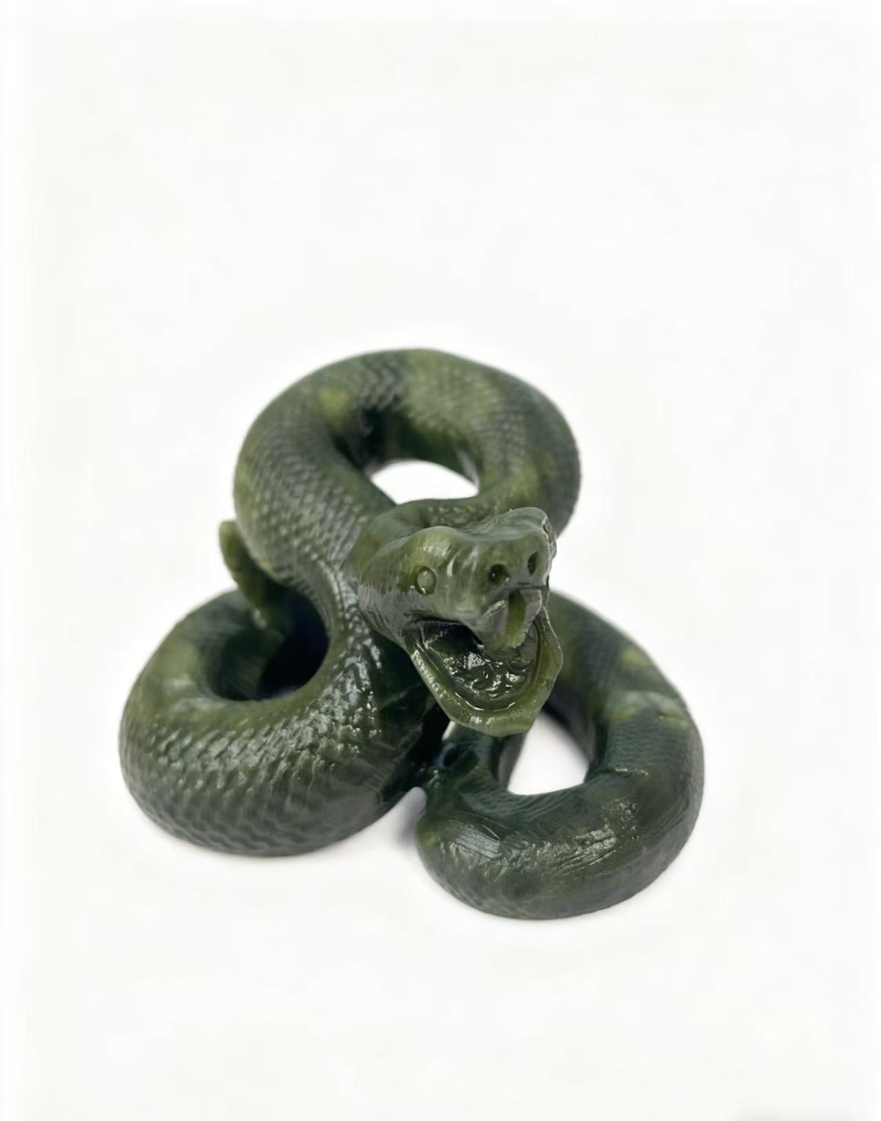 Different materials snake carving natural crystals.7cm