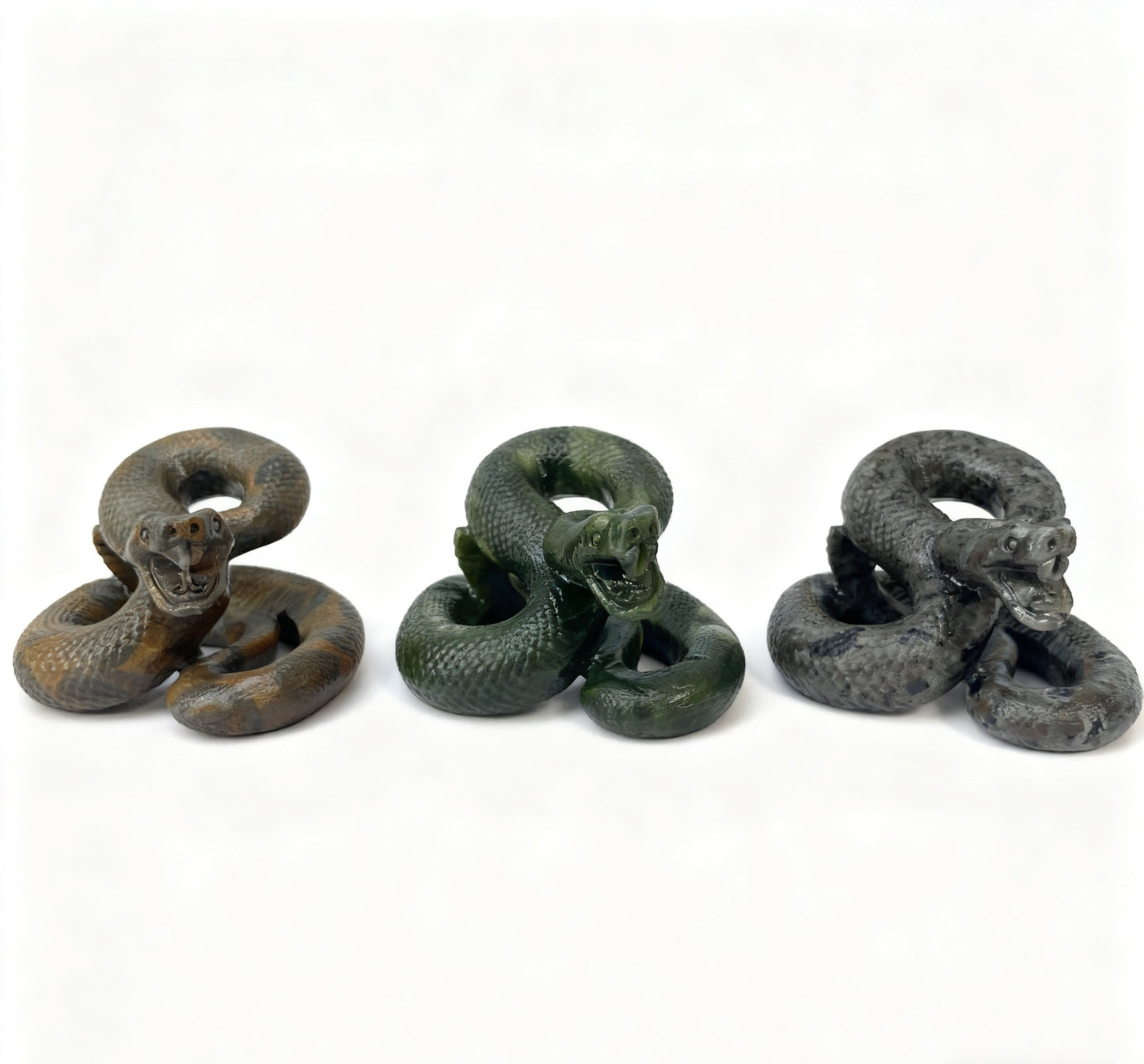 Different materials snake carving natural crystals.7cm