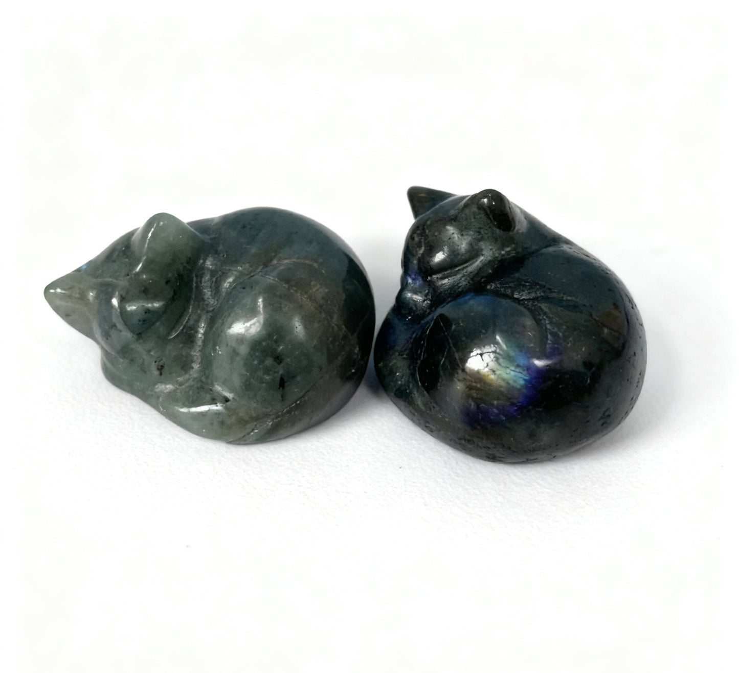 Sleep cat Carving Natural Crystals